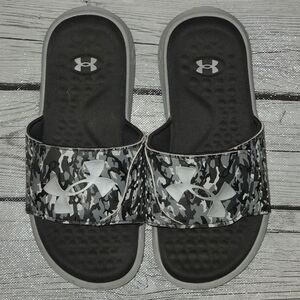 Under Armour Ignite Black and Gray Camo Slides Boys Size 1